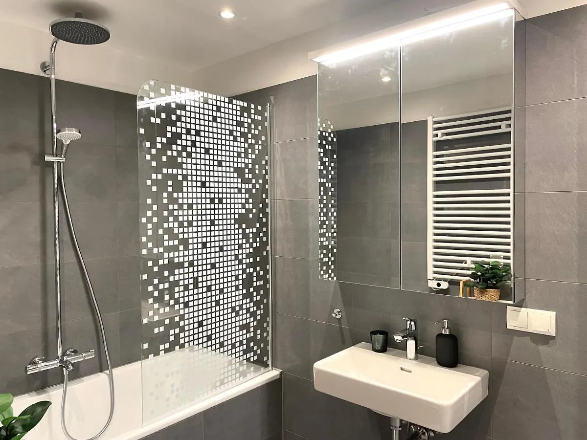Modern Rooftop Apartment With Balcony - Free Parking Vienna