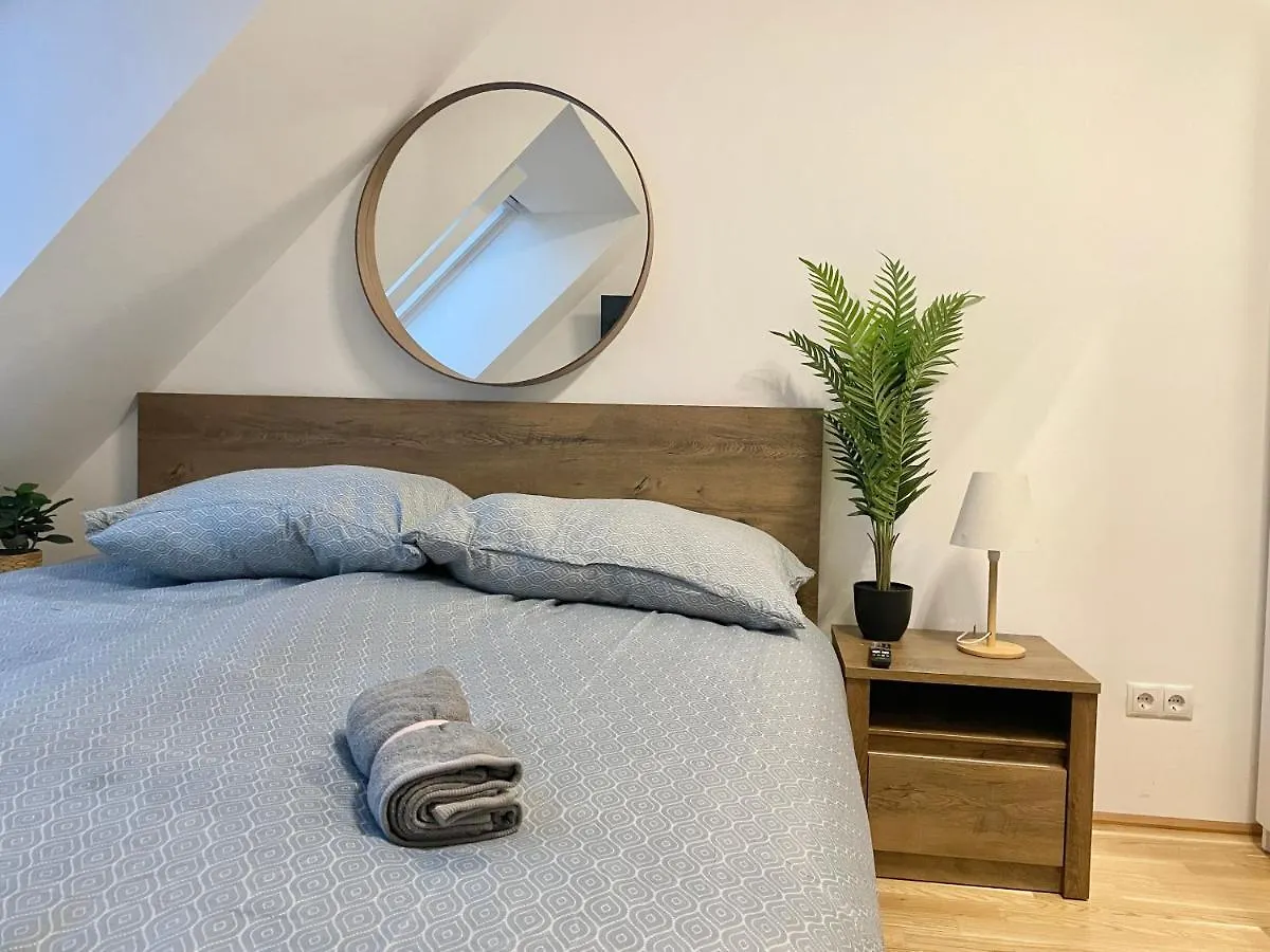 Modern Rooftop Apartment With Balcony - Free Parking Vienna