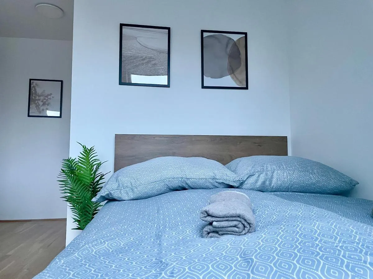 Modern Rooftop Apartment With Balcony - Free Parking Vienna Austria